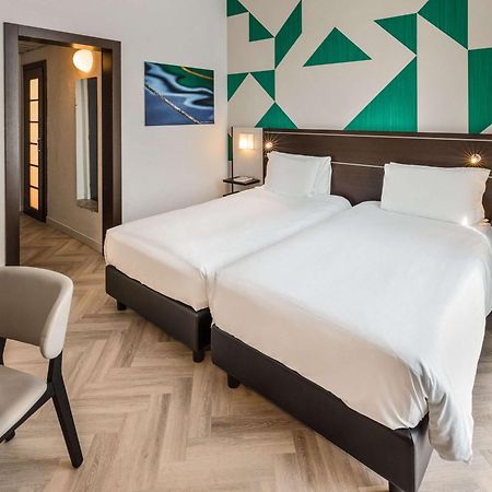 Mercure Napoli Centro Angioino Esterno foto