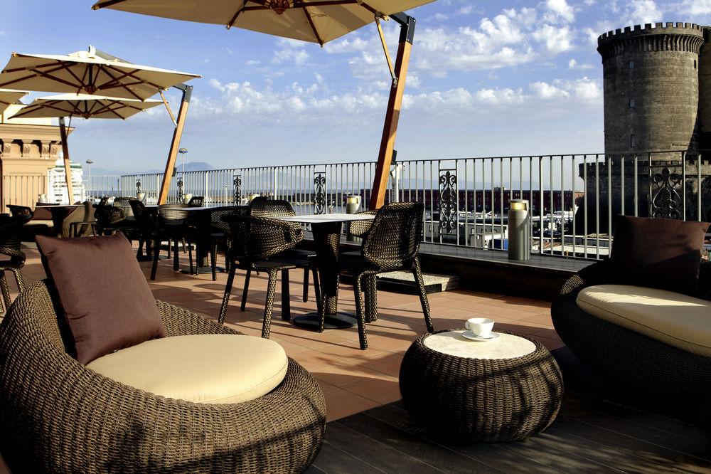 Mercure Napoli Centro Angioino Esterno foto