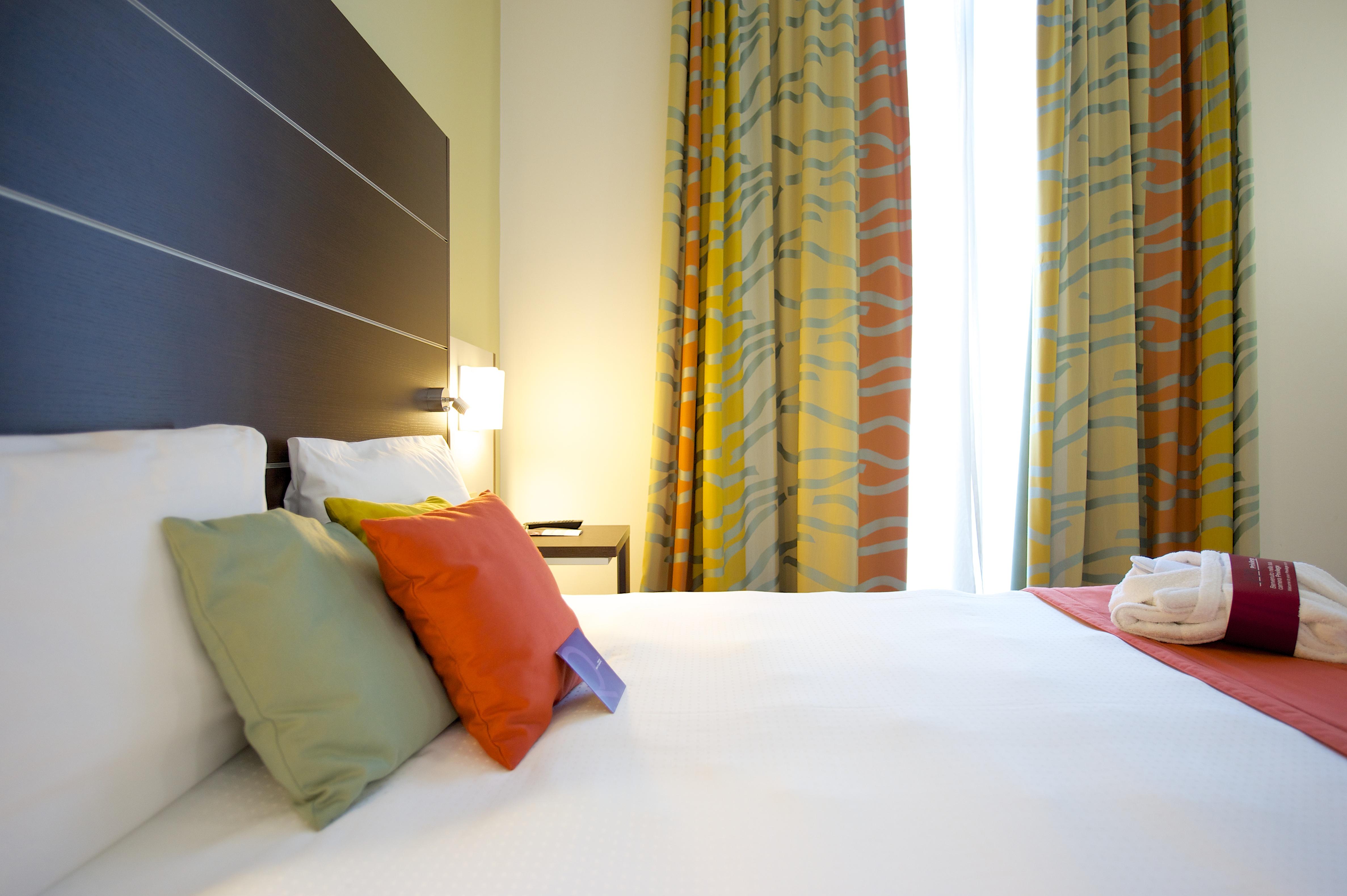Mercure Napoli Centro Angioino Esterno foto