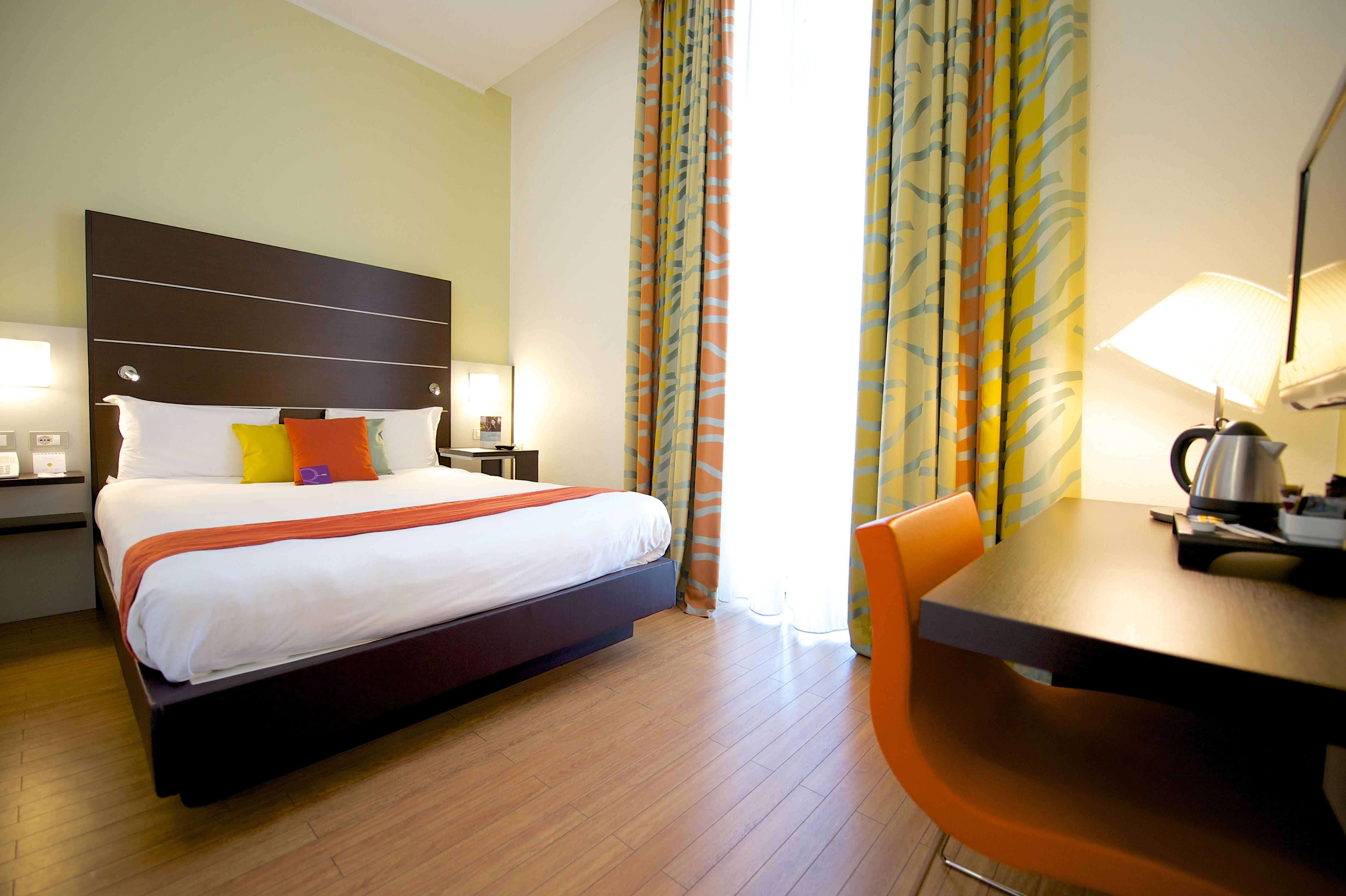 Mercure Napoli Centro Angioino Esterno foto