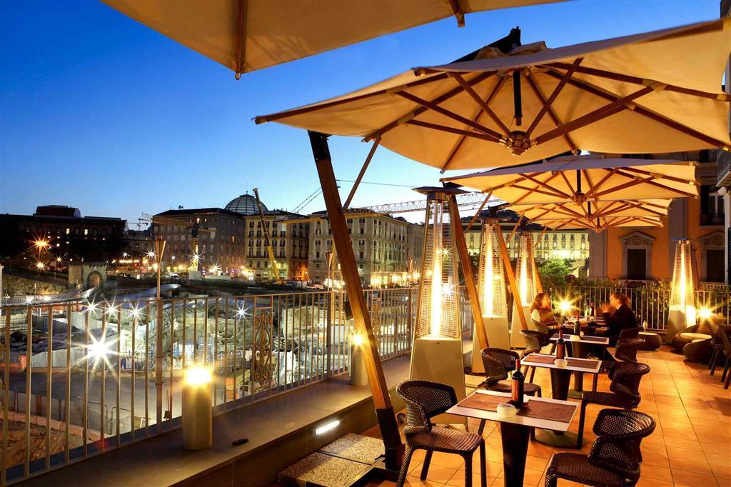 Mercure Napoli Centro Angioino Esterno foto