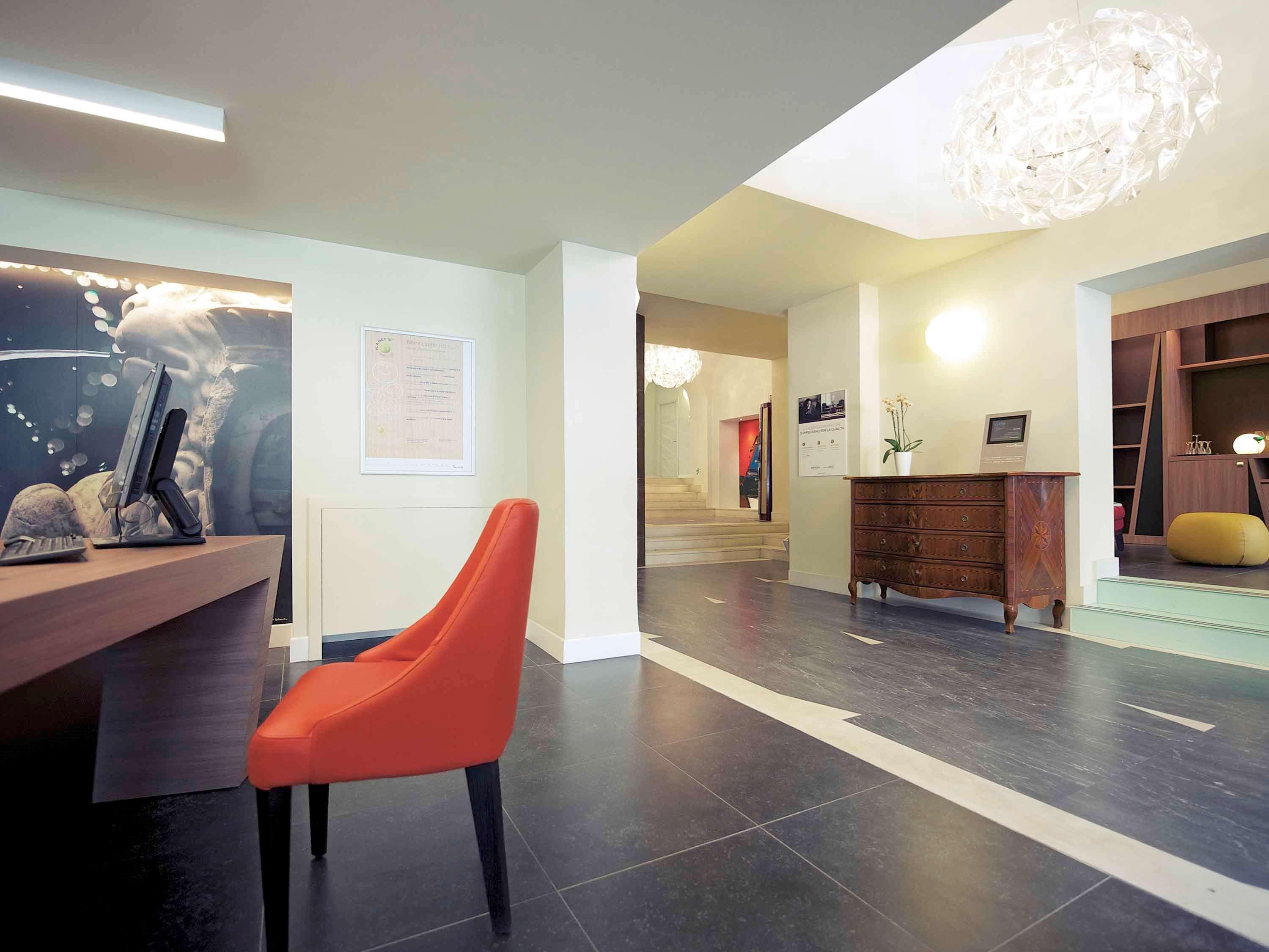 Mercure Napoli Centro Angioino Esterno foto