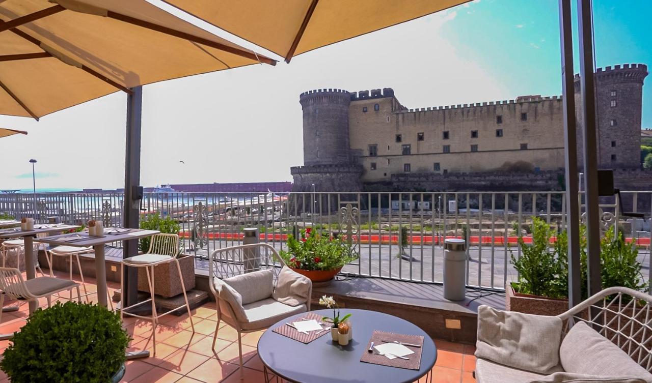 Mercure Napoli Centro Angioino Esterno foto