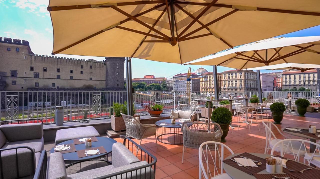 Mercure Napoli Centro Angioino Esterno foto