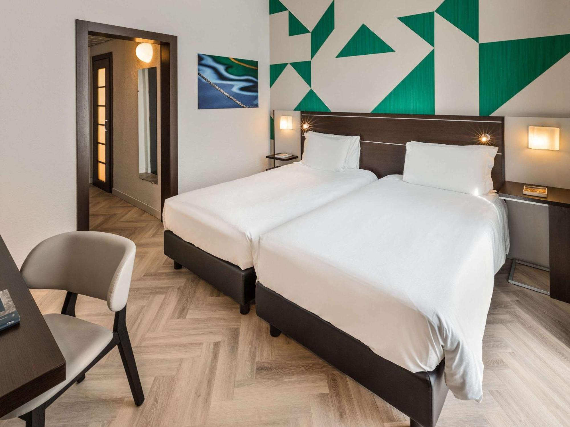 Mercure Napoli Centro Angioino Esterno foto