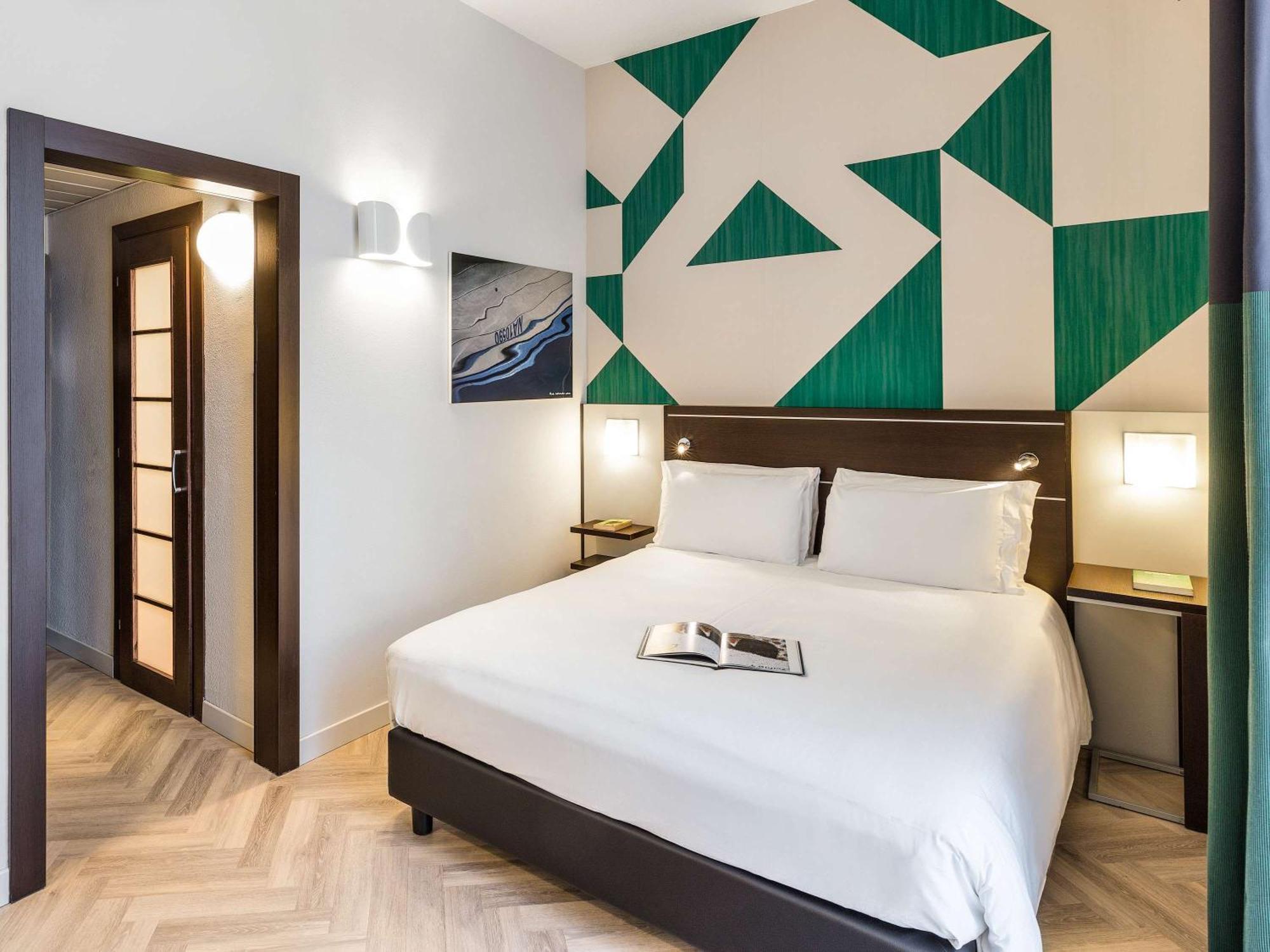 Mercure Napoli Centro Angioino Esterno foto