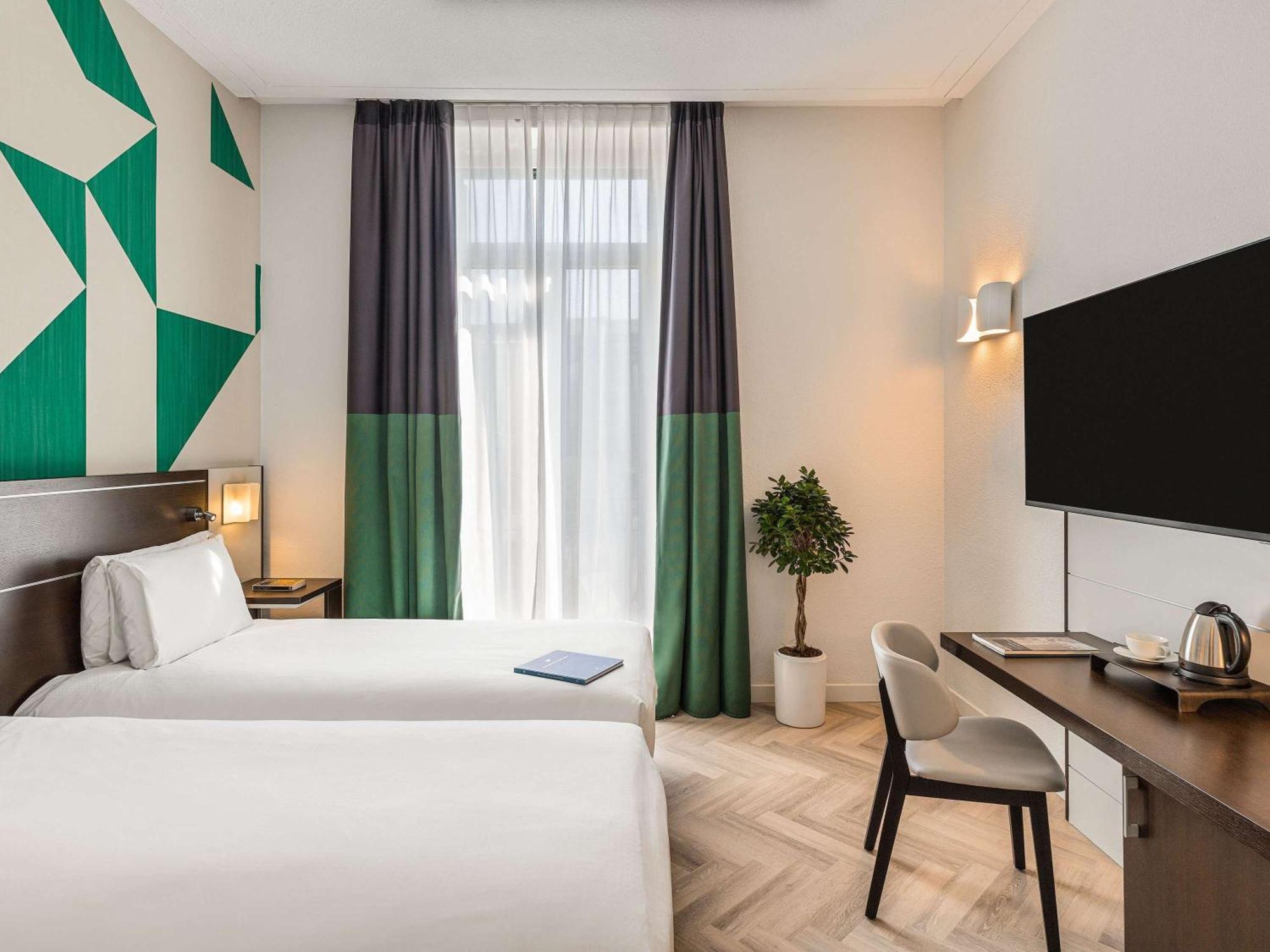 Mercure Napoli Centro Angioino Esterno foto