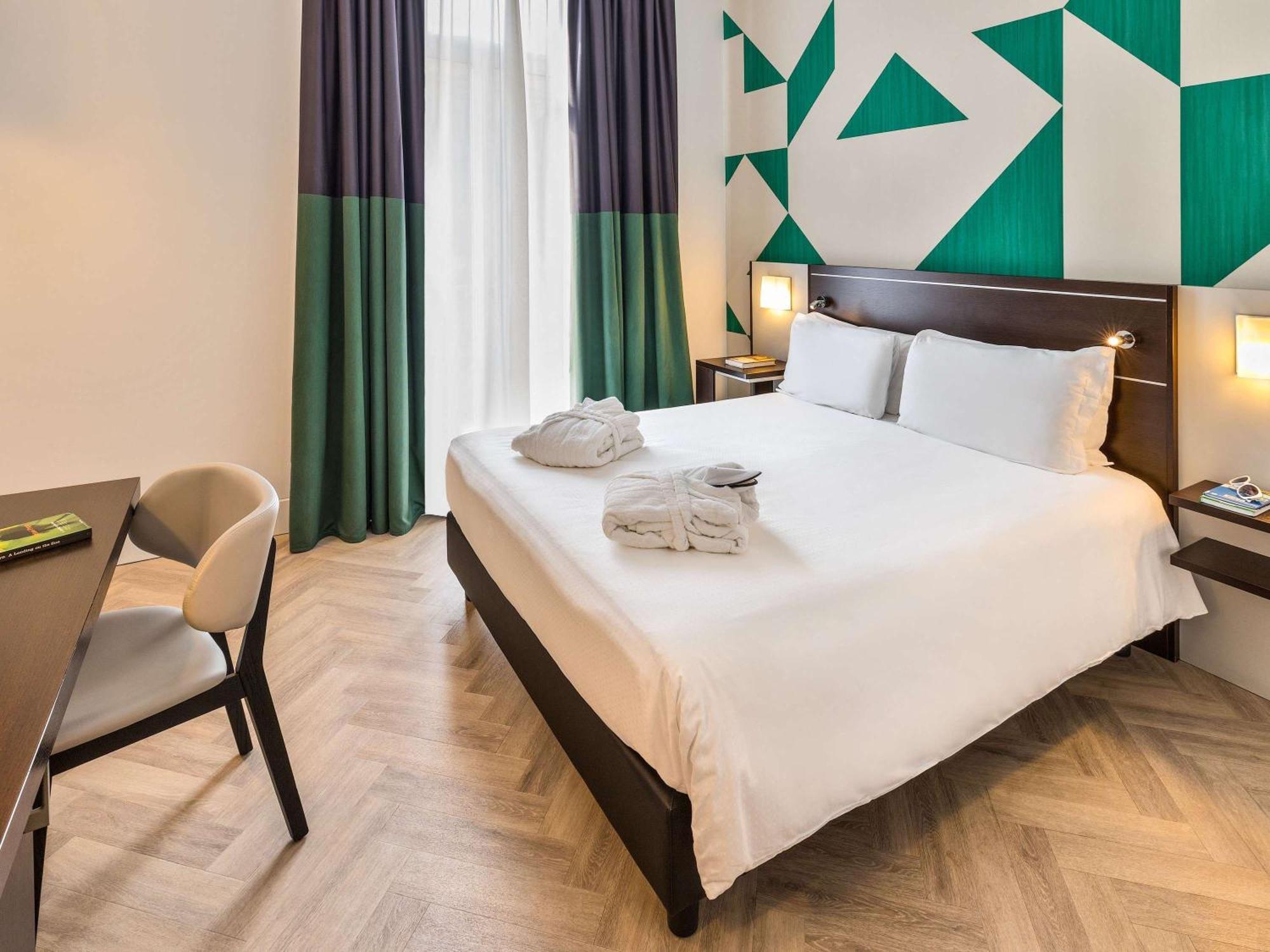 Mercure Napoli Centro Angioino Esterno foto