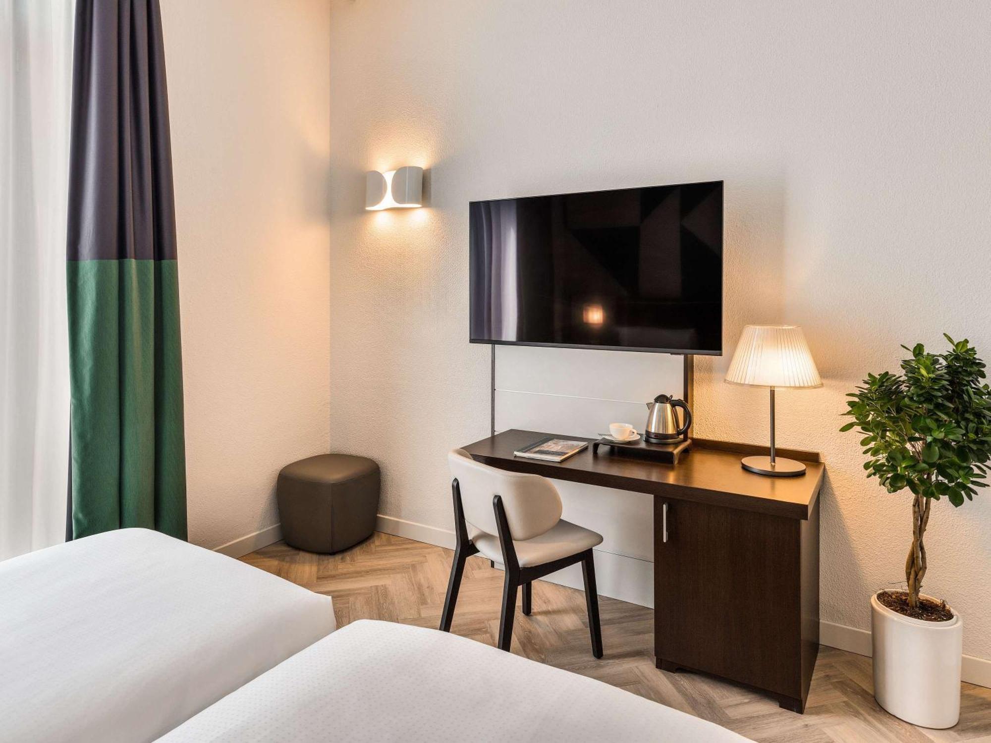 Mercure Napoli Centro Angioino Esterno foto