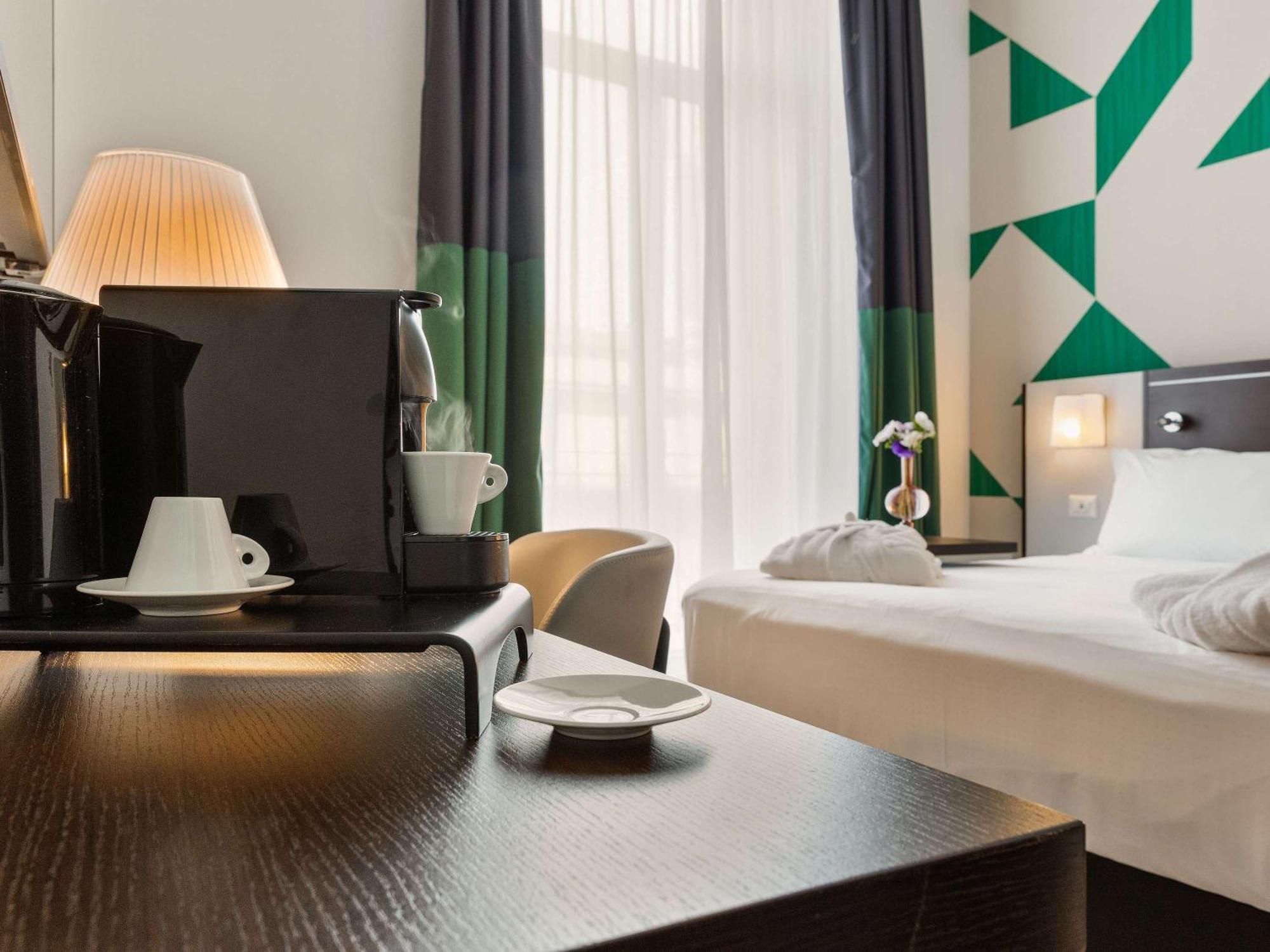 Mercure Napoli Centro Angioino Esterno foto