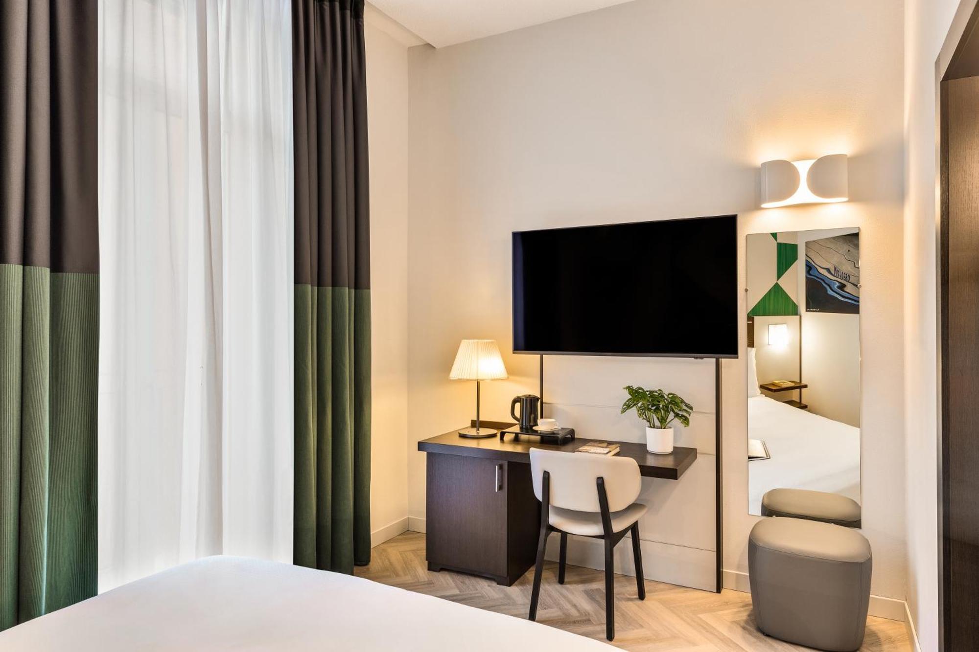 Mercure Napoli Centro Angioino Esterno foto