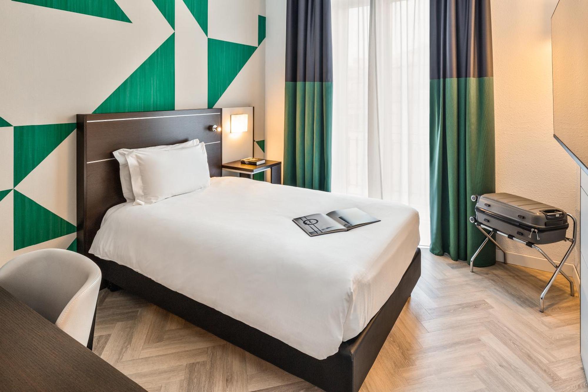 Mercure Napoli Centro Angioino Esterno foto