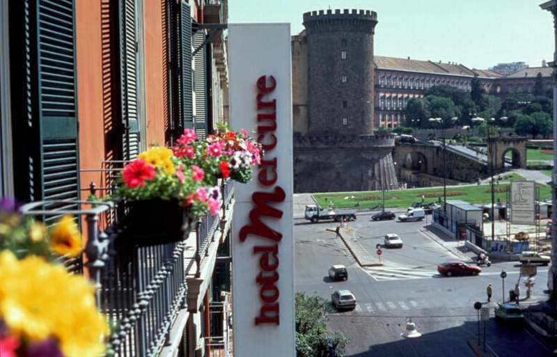 Mercure Napoli Centro Angioino Esterno foto