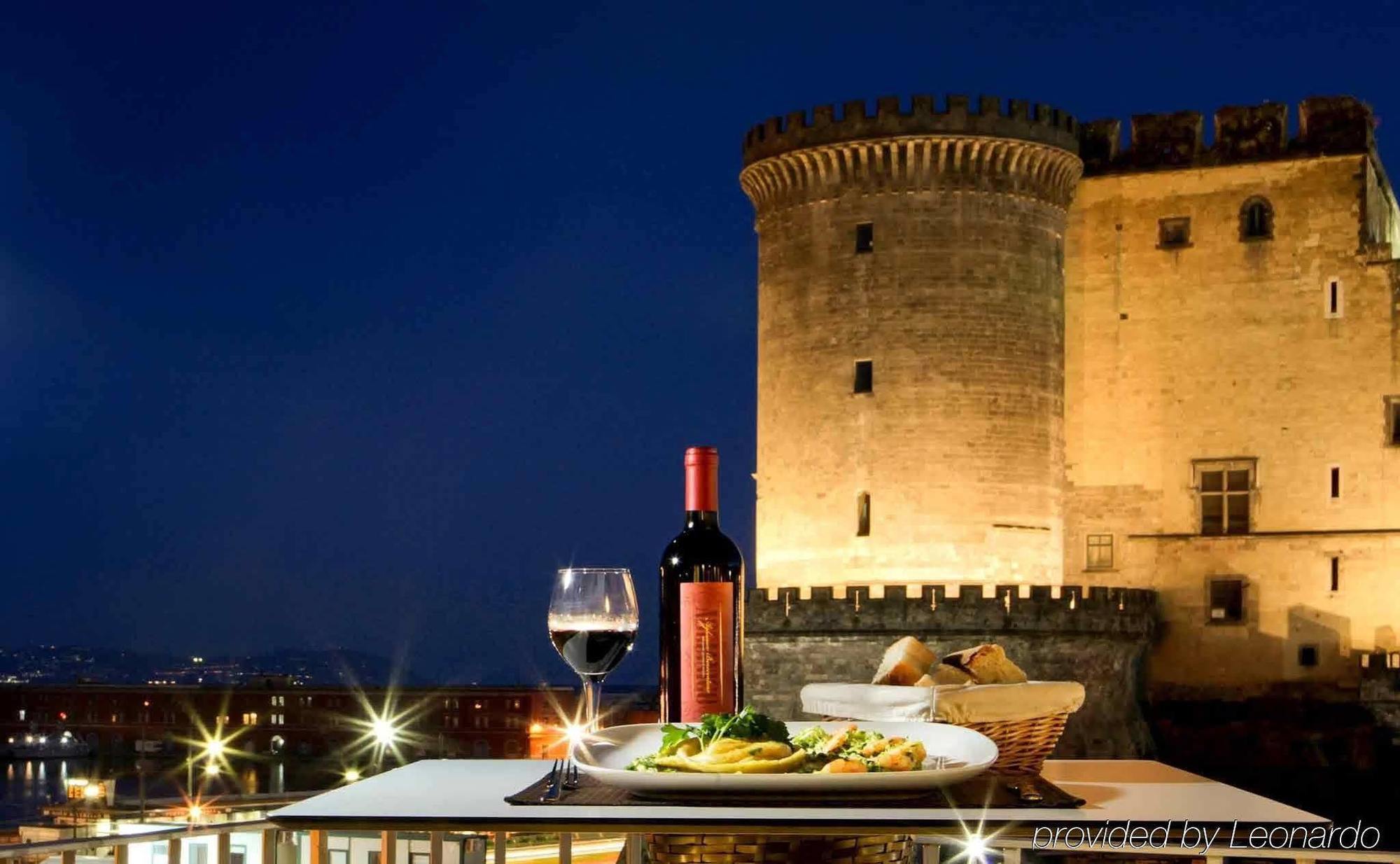 Mercure Napoli Centro Angioino Esterno foto