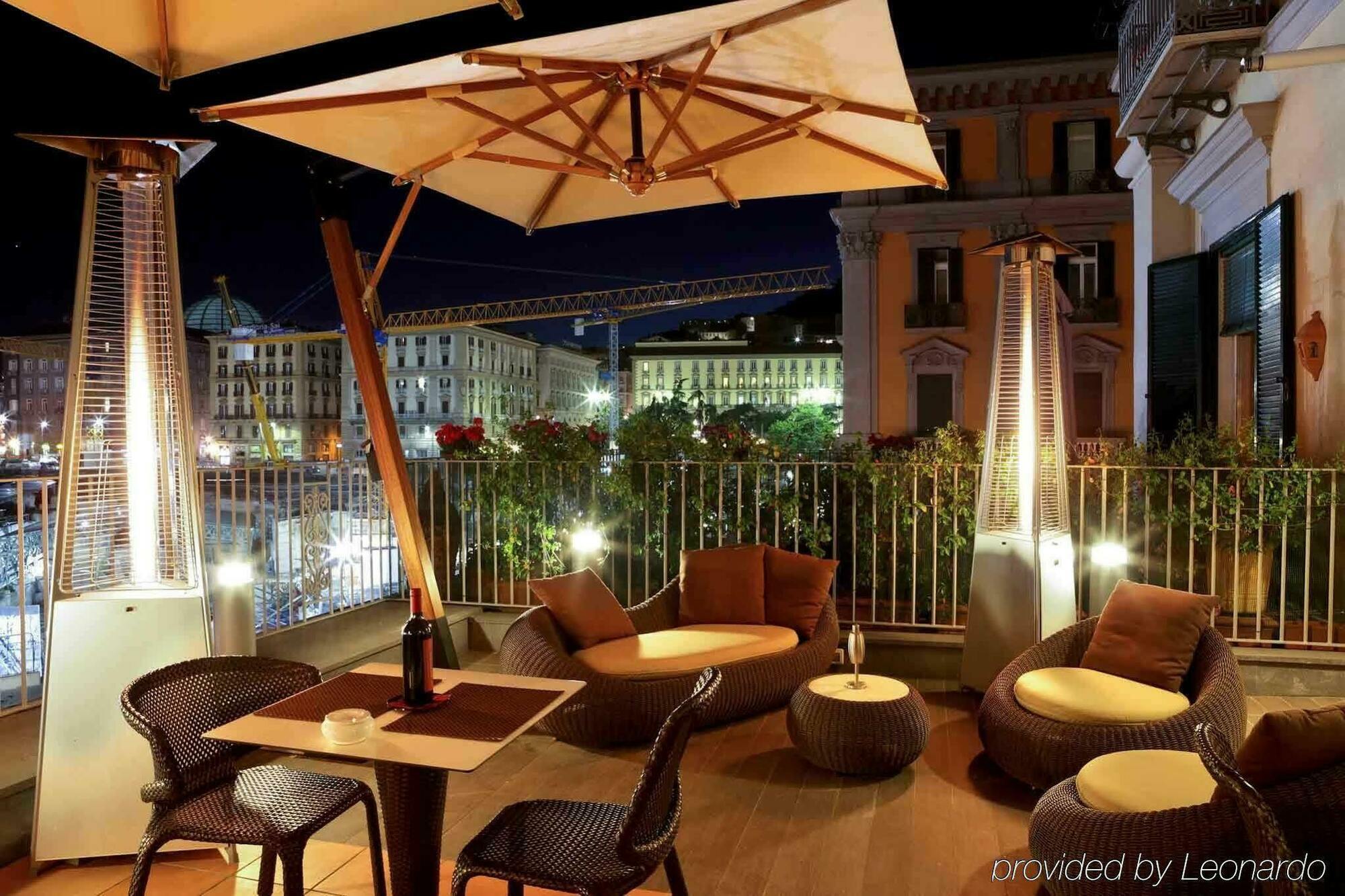 Mercure Napoli Centro Angioino Esterno foto